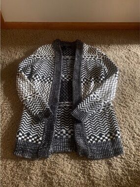 Forever 21 Black and White Geometric Open-Front Cardigan